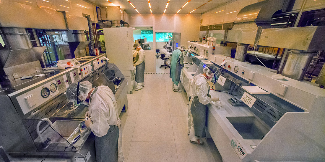 Berkeley Lab’s Molecular Foundry Nanofabrication clean room.