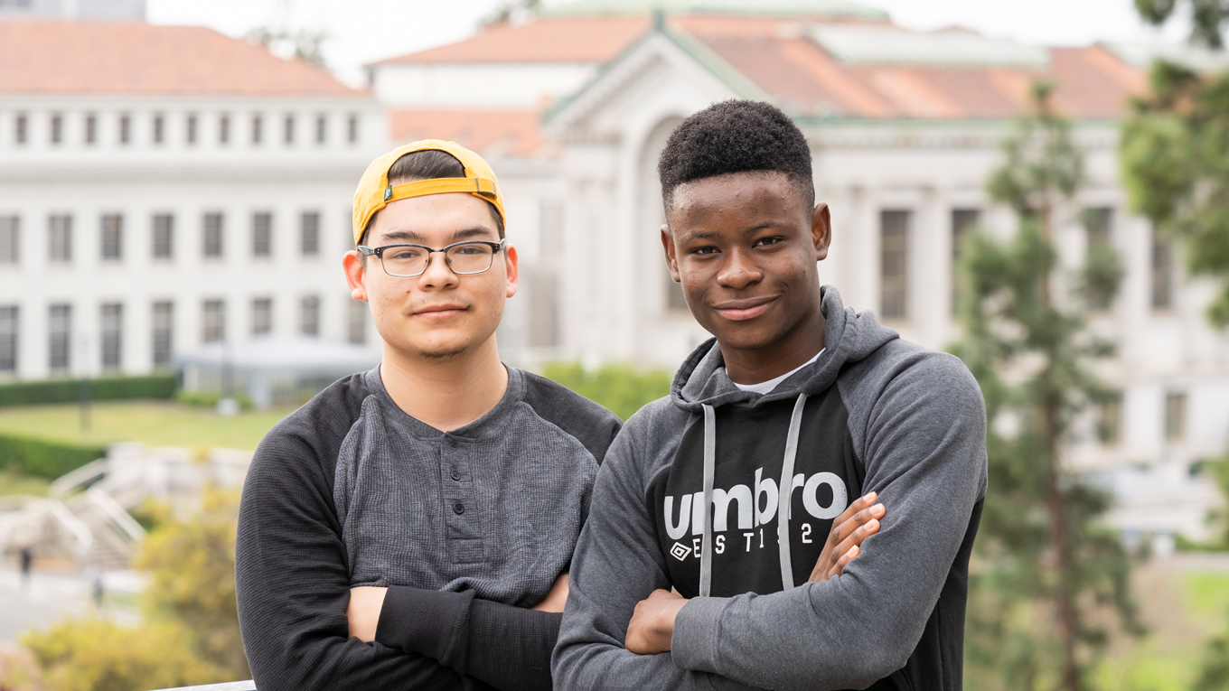 Engineering undergraduate mentors and mentees pose for portraits outside McLaughlin Hall in Berkeley, Calif. on Thursday, Feb. 13, 2020. (Photo by Adam Lau/Berkeley Engineering)